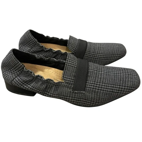 Women’s CLARKS Tilmont Eve Black and Gray Loafers Shoes - Picture 1 of 7